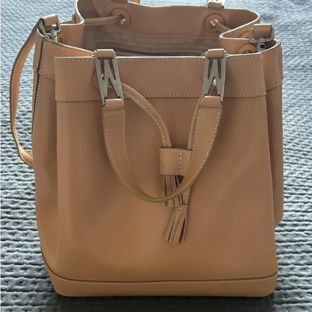 Elegant Tan Leather Bucket Bag